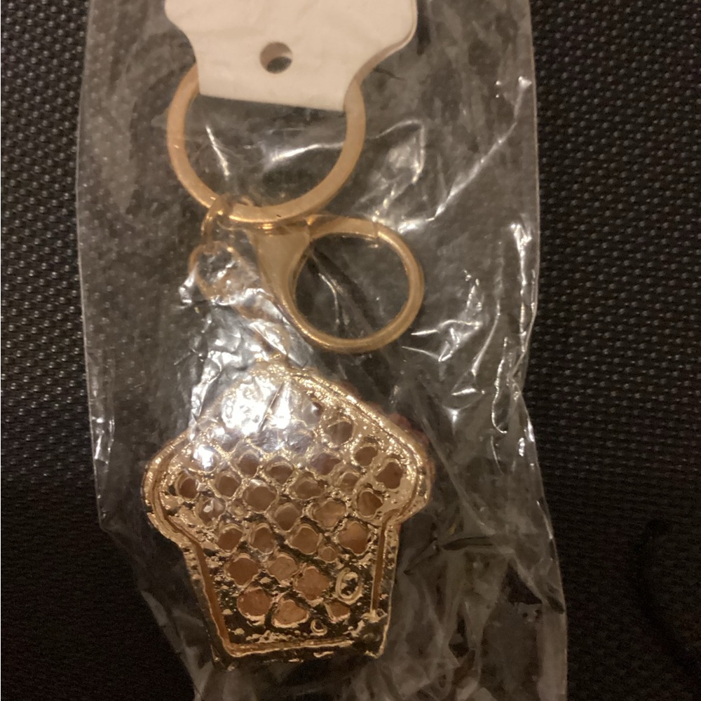 Cupcake Rhinestoned Sprinkles Purse/Keychain Tag NEW - Picture 3 of 4
